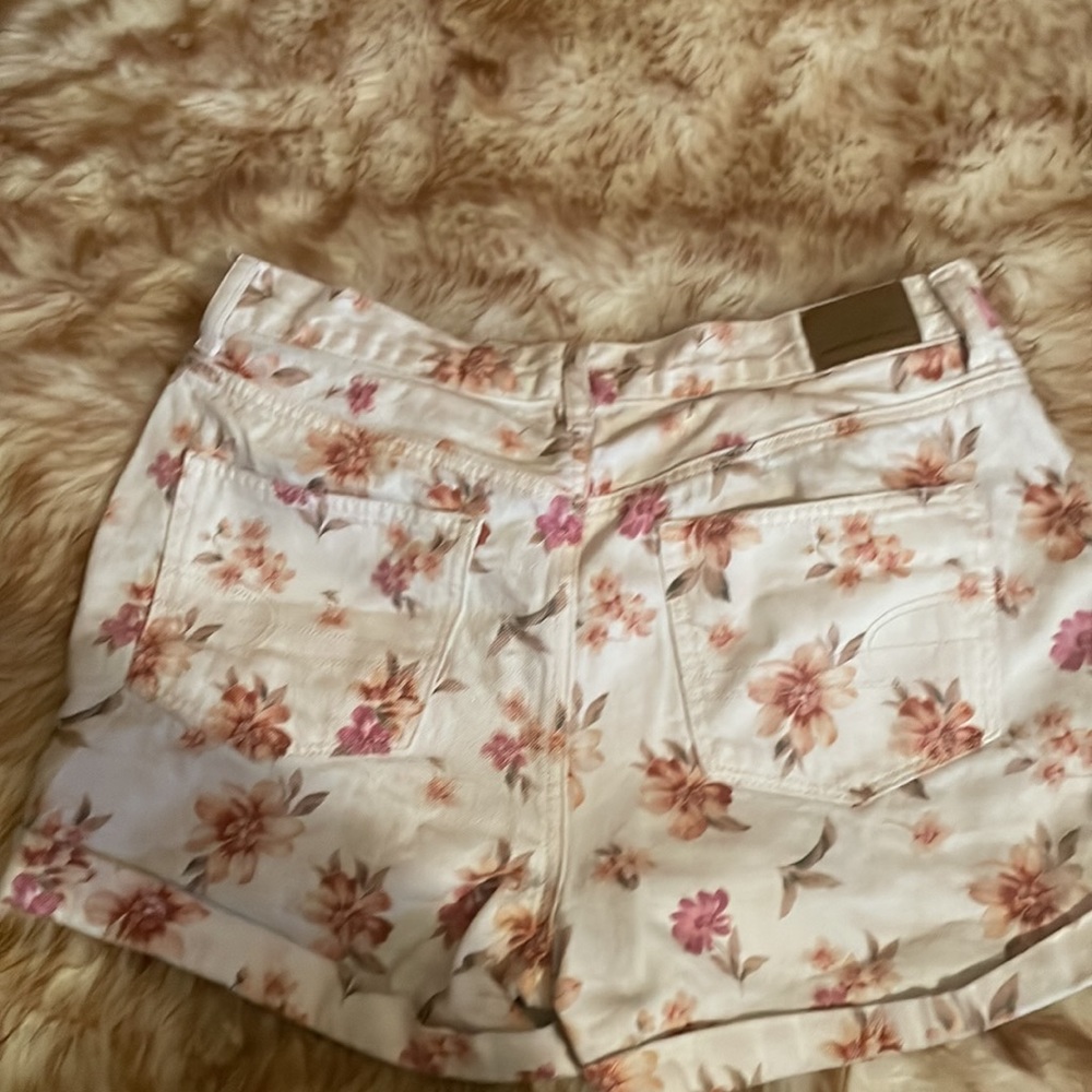 AE floral mom shorts 6 - Picture 5 of 6
